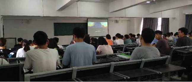 艺术传媒学院观看《厉害了，我的国》新闻稿222.png